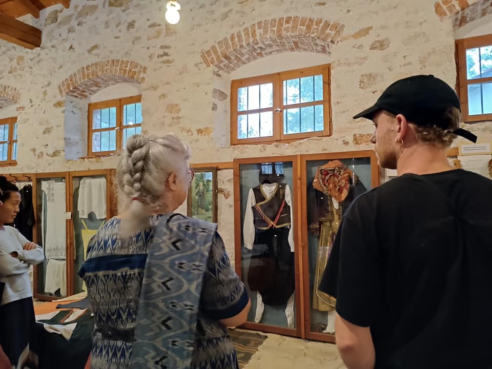 384269832 884837173274326 6224099748993693077 N